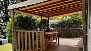 屋外ダイニングエリア