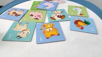 A table with animal-themed cut-out cards arranged in a circle.
