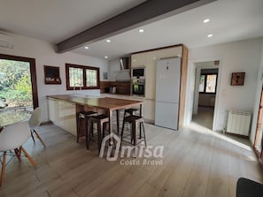 Fridge, microwave, oven, dishwasher - Los Palmitos, Calonge - Costa Brava (Calonge)