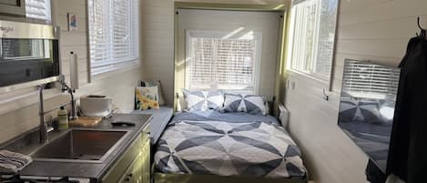 1 bedroom, desk, iron/ironing board, free WiFi