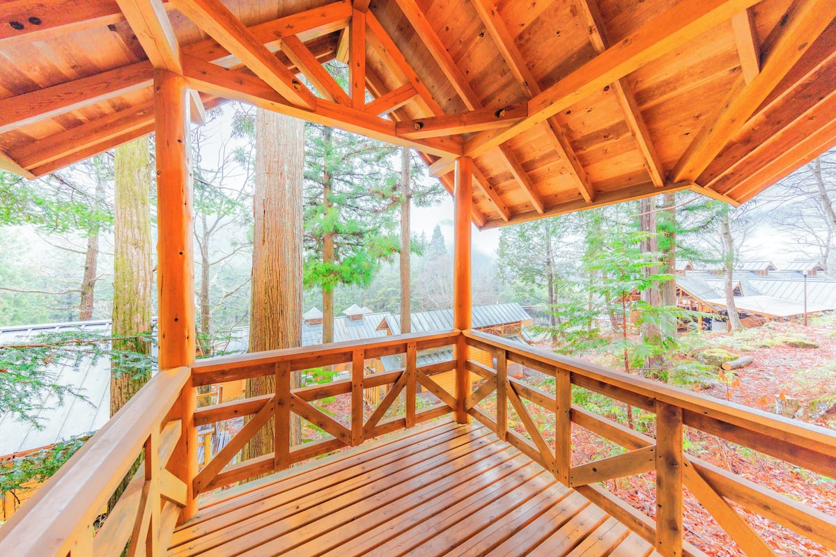 Basic Bungalow, Mountain View | Balcony view