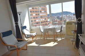 Interior - Discover this charming studio located in Santa Margarita, Roses! (Roses)