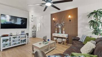 Smart TV y chimenea