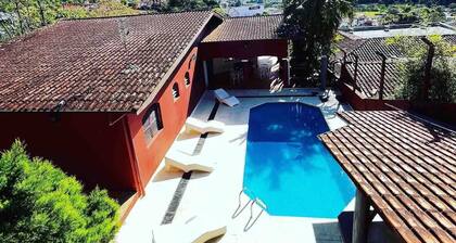 Cozy farmhouse with 4 suites 10 minutes from Serra Negra