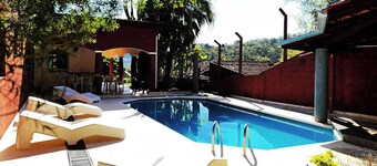 Complete Country House with Private Pool, 4 Suites and Pet Area – Lindóia