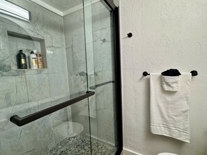 1 bedroom - Fully-furnished Studio With Rustic Design 36B (Oklahoma City)