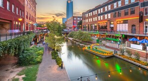 Apartment | 1 bedroom - Fully-furnished Studio With Rustic Design 36B (Oklahoma City)