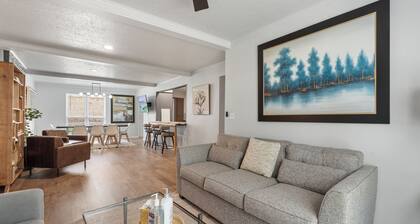 Spacious 8BR Modern Retreat Pool Table RV