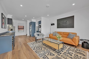 Signature Apartment, 2 Bedrooms | Living area