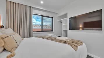 Signature Apartment, 2 Bedrooms | 2 bedrooms, free WiFi, bed sheets