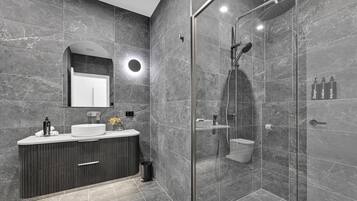 Signature Apartment, 1 Bedroom | Bathroom