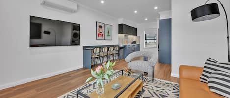 Signature Apartment, 2 Bedrooms | Living area