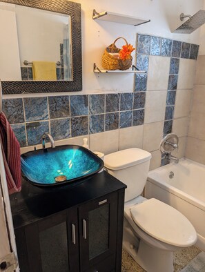 Toallas, jabón, papel de baño