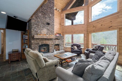 Selah Vie Lodge~Trout Pond~Creek~Views~6 Acres~Game Room~3 Kings~Mtn Views