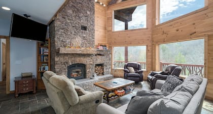 Selah Vie Lodge~Trout Pond~Creek~Views~6 Acres~Game Room~3 Kings~Mtn Views