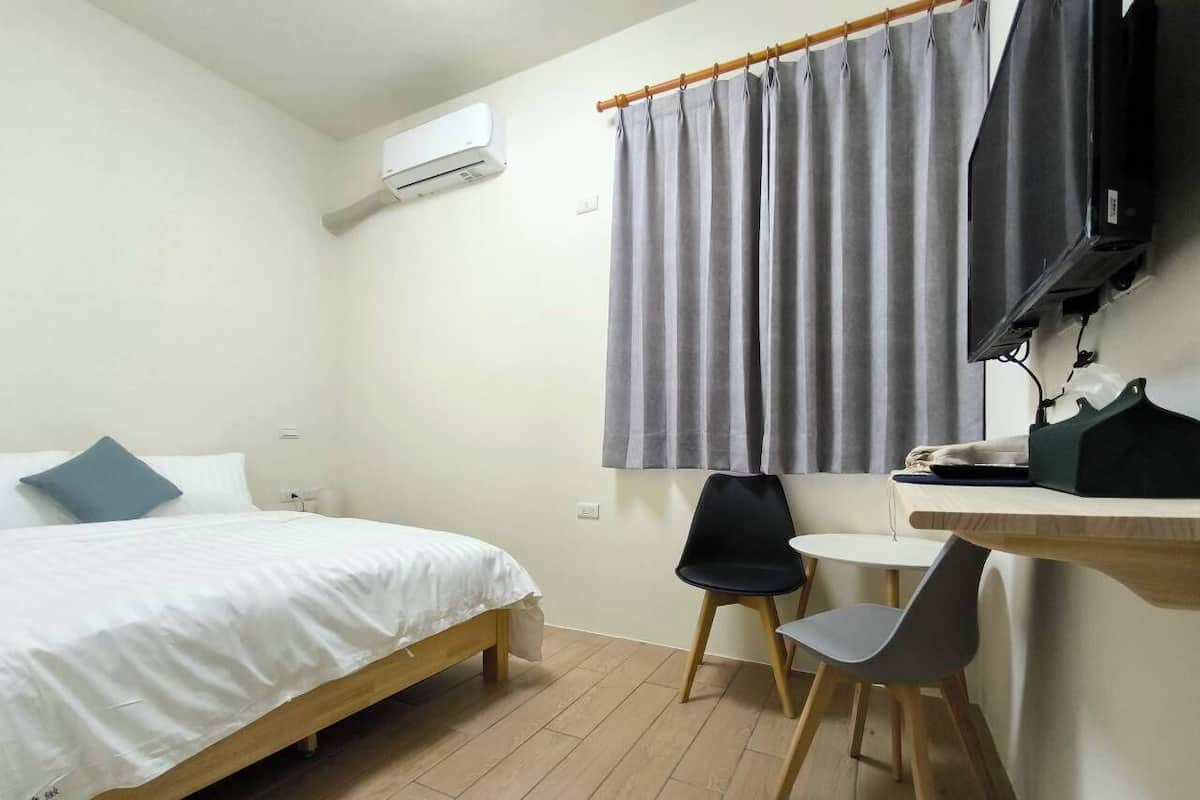 Classic Double Room | Laptop workspace, free WiFi