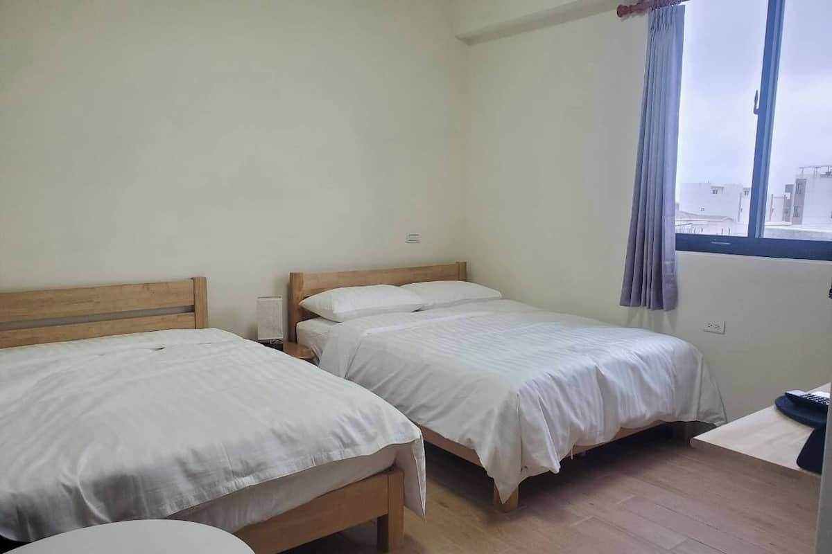 Basic Quadruple Room | Laptop workspace, free WiFi