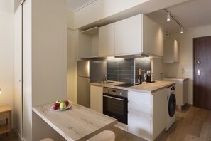 Fridge, oven, toaster, cookware/dishes/utensils