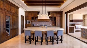 Private kitchen - Villa Addison, Luxurious 4BDR Oceanfront Villa. Private Infinity Pool & Golf (Cabo San Lucas)