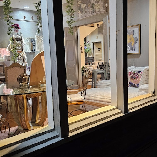  Country  Ridge Estate Where Country meets Elegance 
Spacious 6-bed 3 halfbath