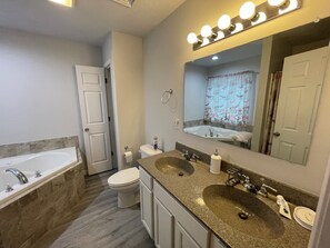 Jetted bath, hair dryer, towels, toilet paper - Cozy & Modern Pocono Escape – Near Lakes, Fireplace & Game Night Ready! (Pocono Summit)