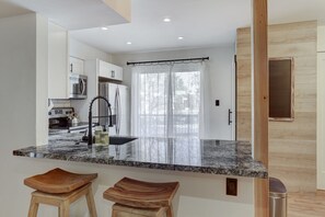 Private kitchen - Beautiful condo in central Scottsdale (Scottsdale)