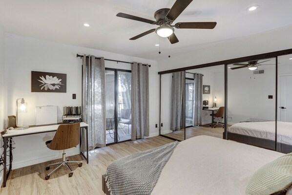 2 bedrooms, desk, iron/ironing board, free WiFi - Beautiful condo in central Scottsdale (Scottsdale)