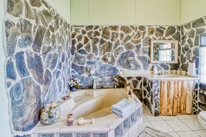 Towels - Dog-Friendly, Secluded Getaway W/ Game Room, Stunning Terrace & WiFi (Dota)
