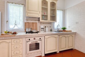 Fridge, microwave, oven, stovetop - Private Pool Villa Beside Monaco, Beausoleil, France (Beausoleil)