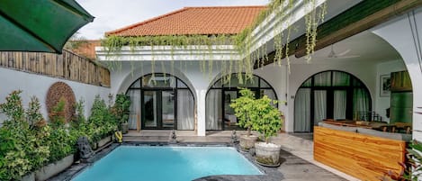 Private pool