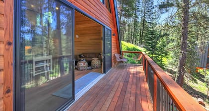 Scenic A-Frame Retreat – Main A-Frame & Cozy Little A-Frame, Borders Public Land