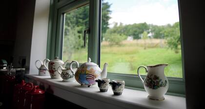 Tring Grange Cottage - Sleeps 2 - Onsite Parking