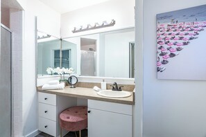 Shower, eco-friendly toiletries, hair dryer, towels - 2BR Montrose Dream Suite 01! Downtown, Medical Center ★★★★★ (Houston)