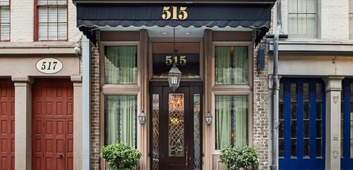 1-Bdrm Presidential Suite in Warehouse District Next to the Famed French Quarter