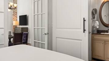 1 bedroom, desk, iron/ironing board, WiFi