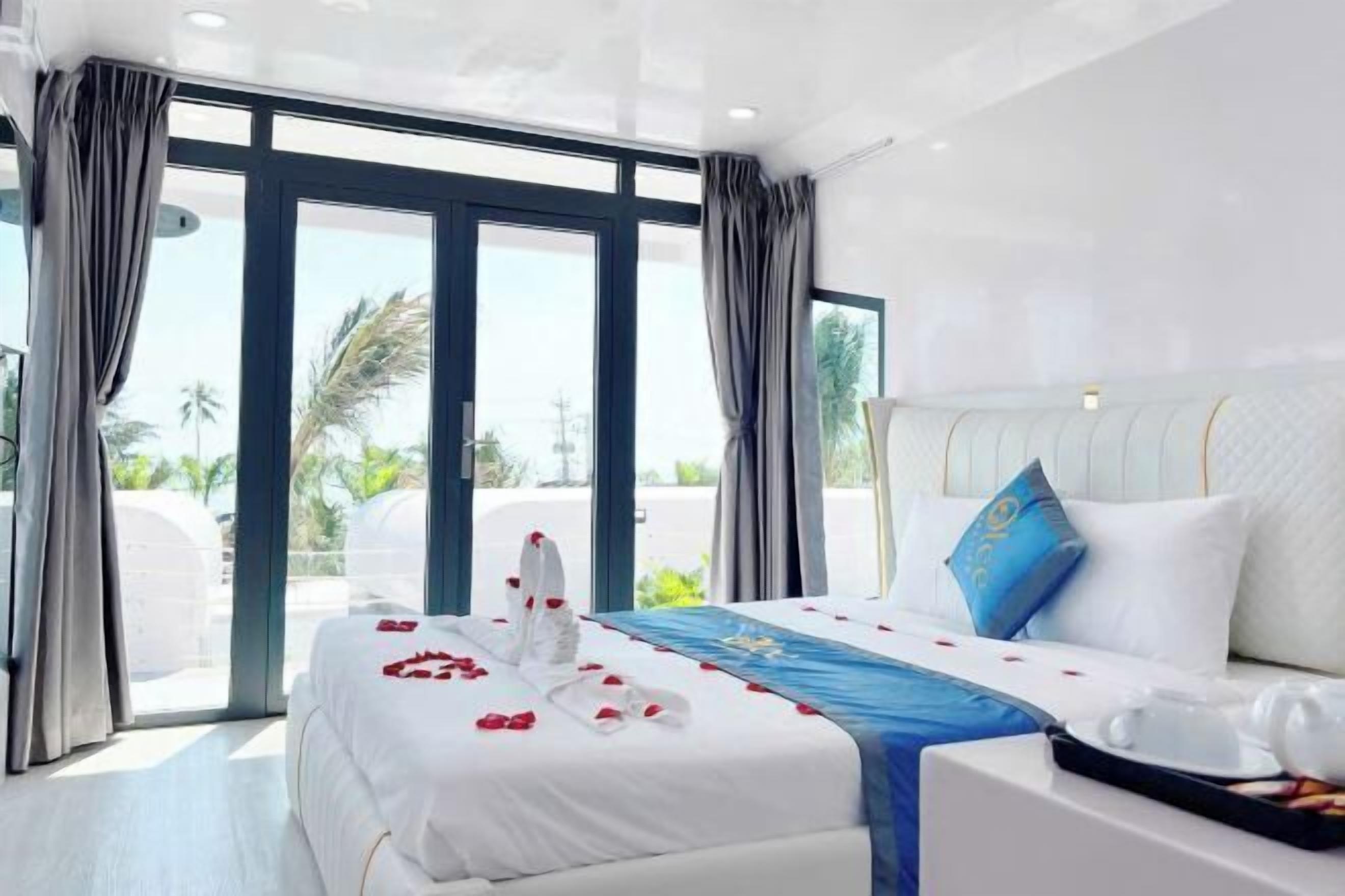 Skrivebord, wi-fi (inkludert) og sengetøy