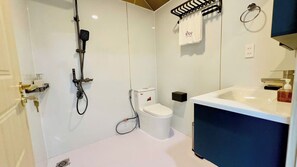 Deluxe Double Room, Pool View | Bathroom | Shower, free toiletries, hair dryer, slippers - Olee Sea View Resort (Phan Thiet)