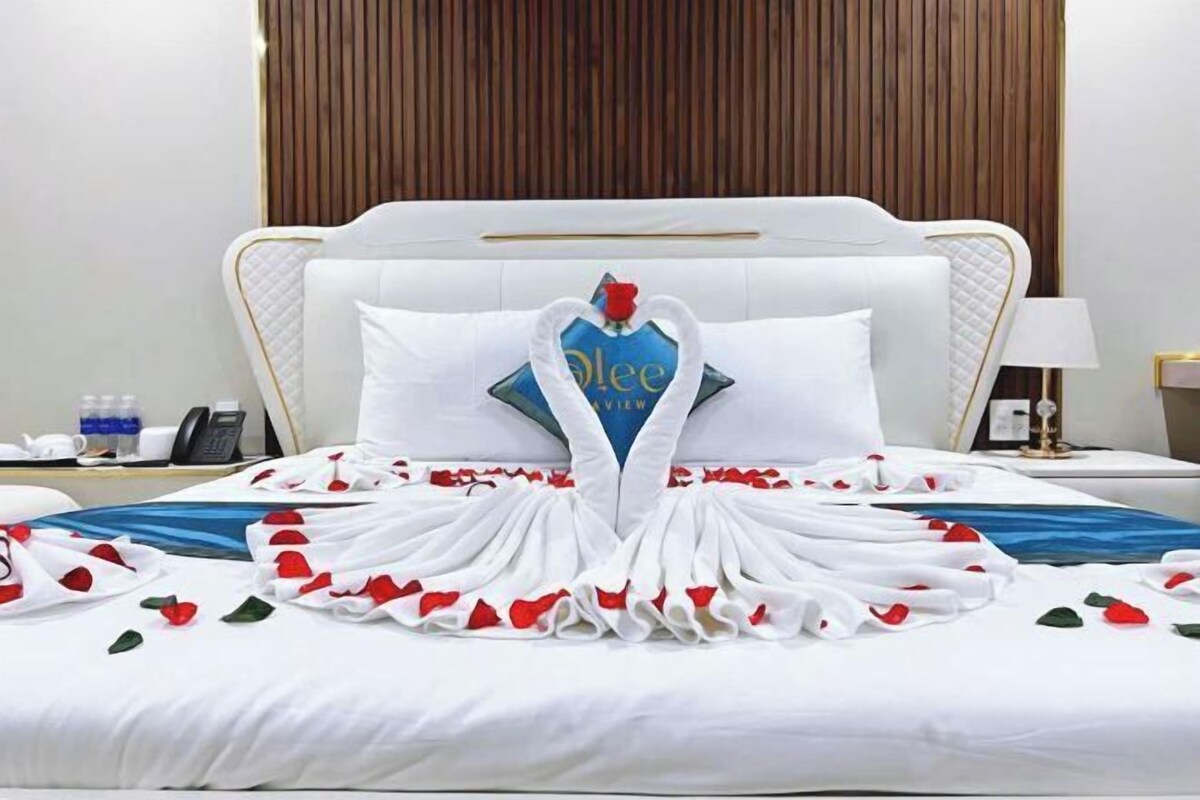 Desk, WiFi (free), bed sheets