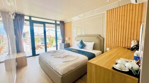 Skrivebord, wi-fi (inkludert) og sengetøy