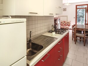 Fridge, cookware/dishes/utensils - Casa Germana by Interhome (Rosolina Mare)