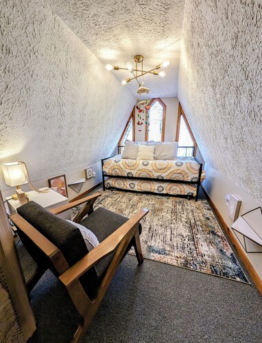 ​Lake Escape- Nolin Gnome Home: Cozy A-Frame, Sleeps 8, Forest Ridgeline Views​