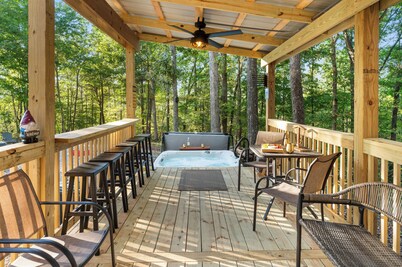​Lake Escape- Nolin Gnome Home: Cozy A-Frame, Sleeps 8, Forest Ridgeline Views​