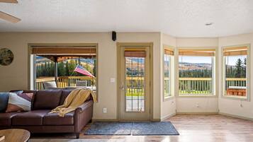 Smart-tv en een open haard