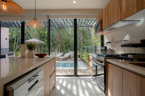 Fridge, microwave, oven, stovetop - Paradise at its finest with plunge pool, jetted tub, partial AC, & washer/dryer (Tulum)