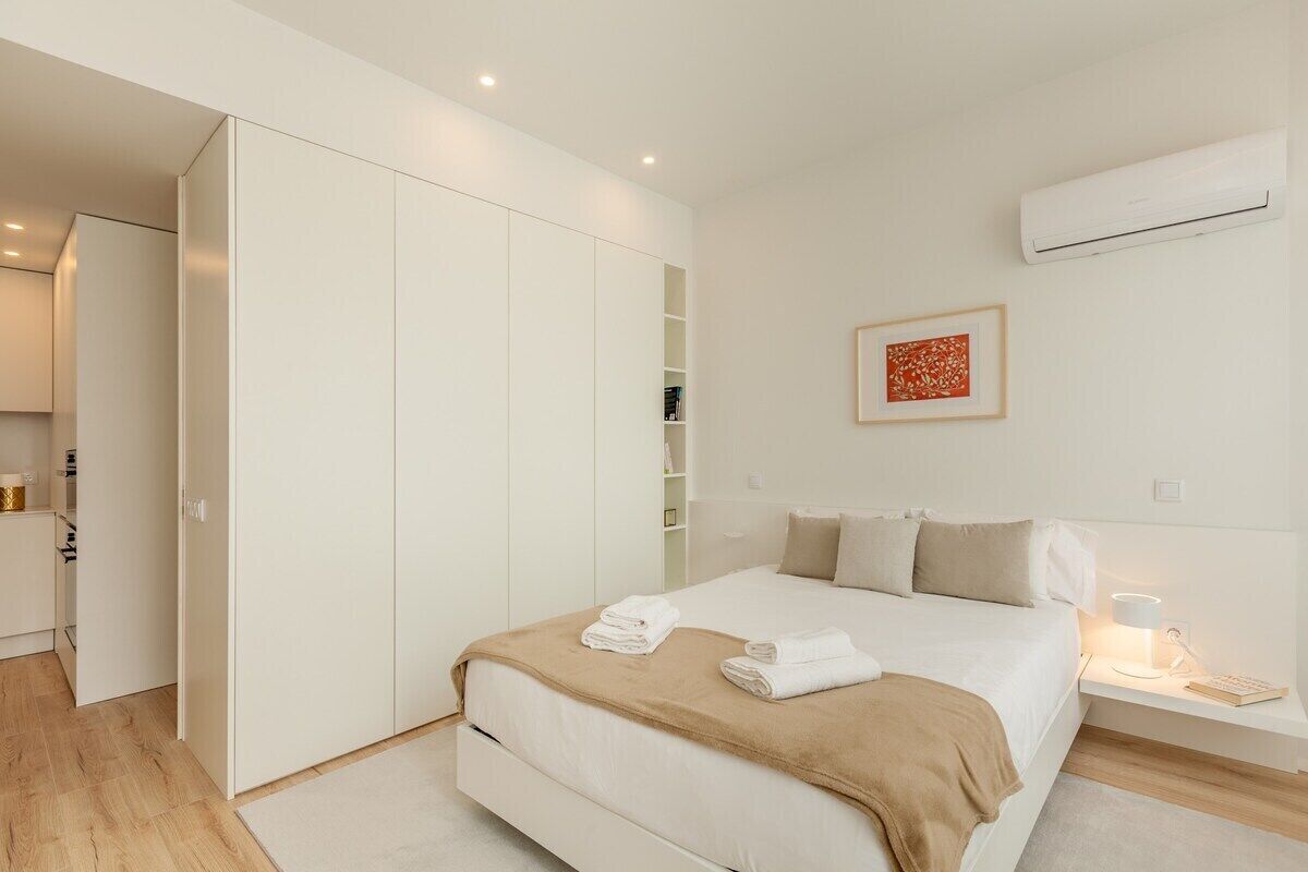 1 bedroom, iron/ironing board, internet, bed sheets