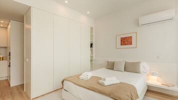 1 bedroom, iron/ironing board, internet, bed sheets