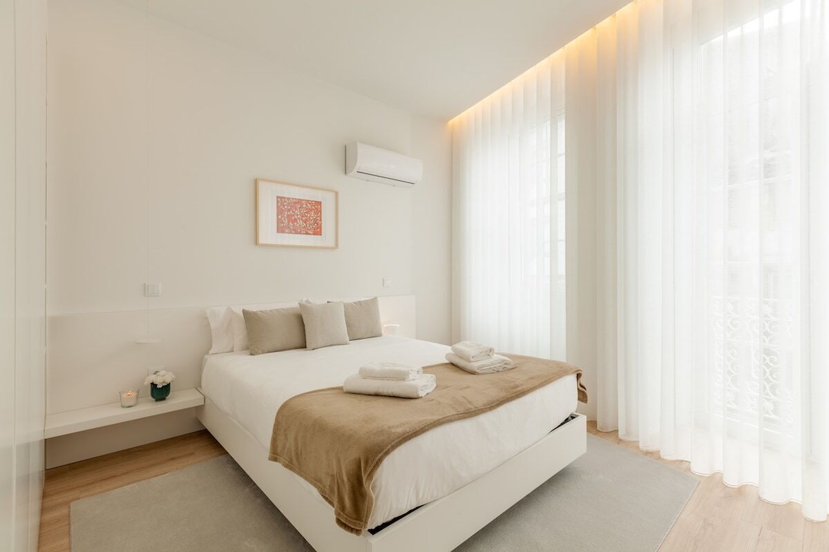 1 bedroom, iron/ironing board, internet, bed sheets