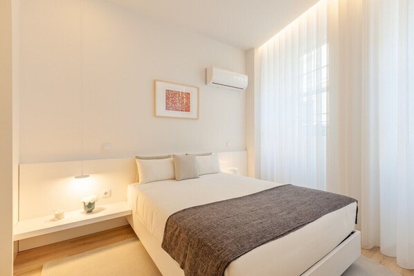 1 bedroom, iron/ironing board, internet, bed sheets
