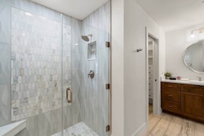 Dusche, Haartrockner, Shampoo