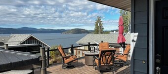 Charming 3-bedroom lake view home in tranquil Coeur d'Alene